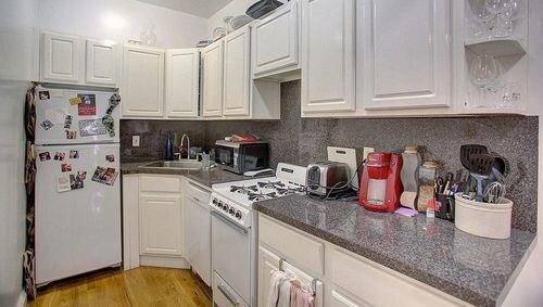 Building Photo - 137 W 72nd St