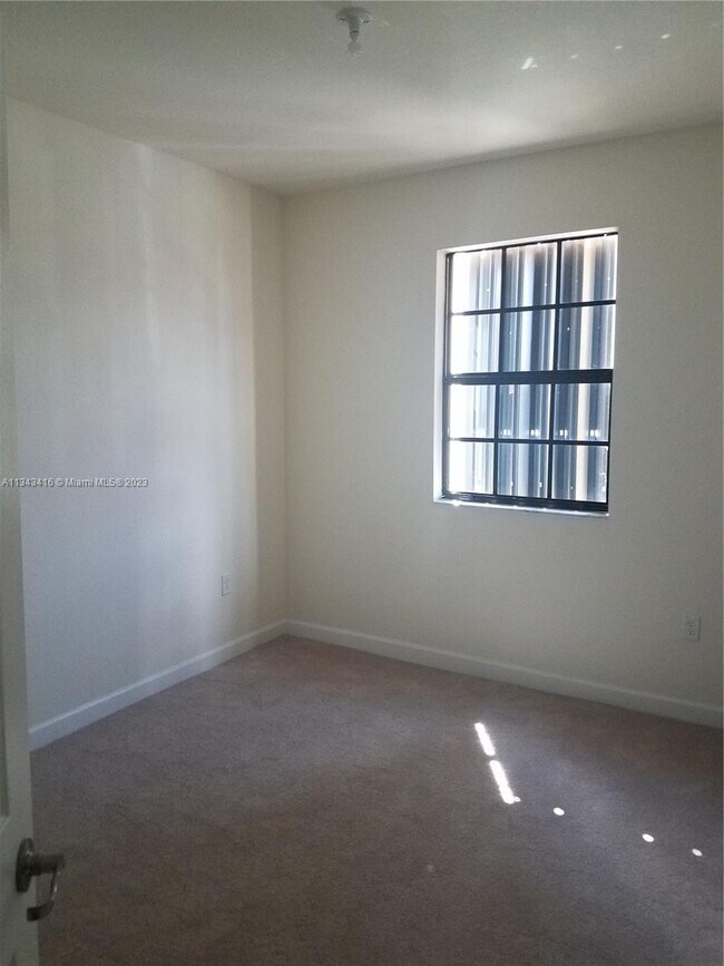 Foto del edificio - 3741 SE 1st St