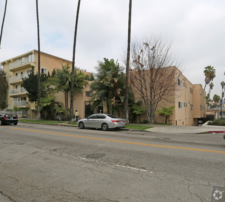 Foto principal - 530 S Normandie Ave