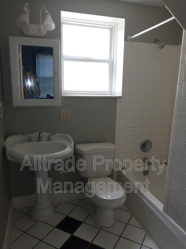 Foto del edificio - 1320 Highland Ave