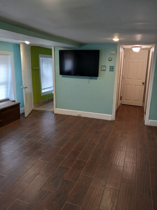 Building Photo - 1227 S 59th St