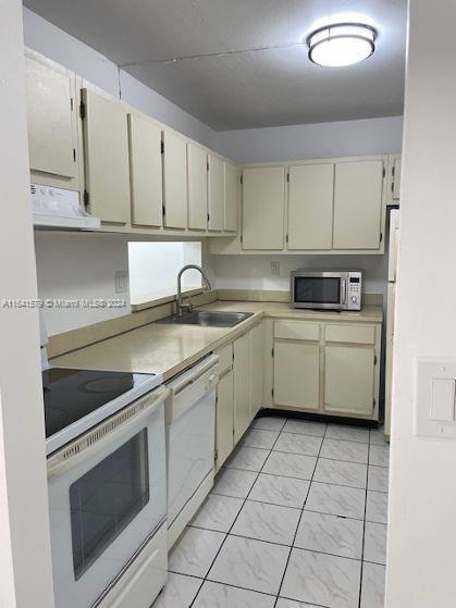 Foto del edificio - 8615 NW 8th St