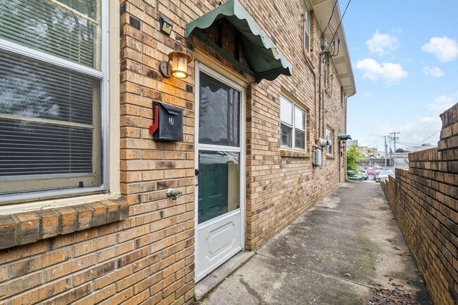 Building Photo - 211 N 5th St