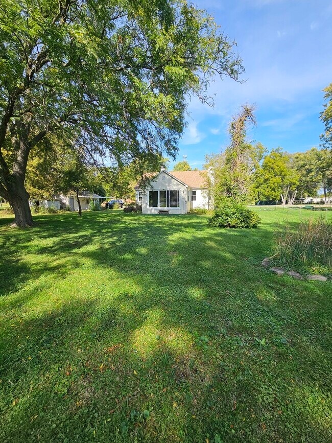 Foto del edificio - 28243 W Fox River Rd