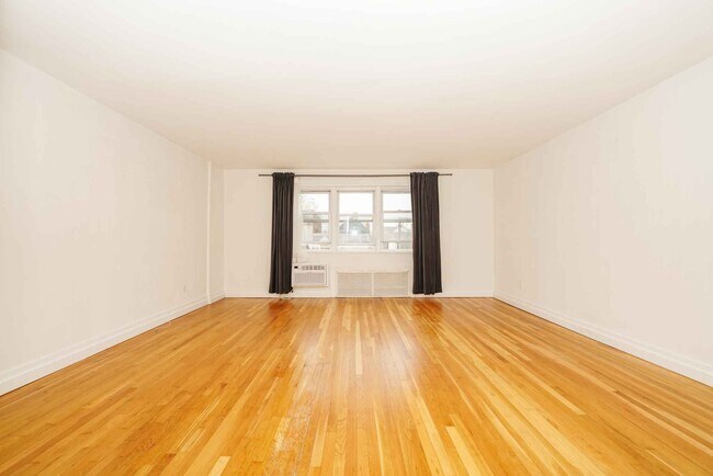 Building Photo - 154 Bowers St