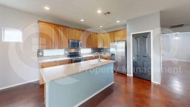 Building Photo - 1419 W Red Creek Dr