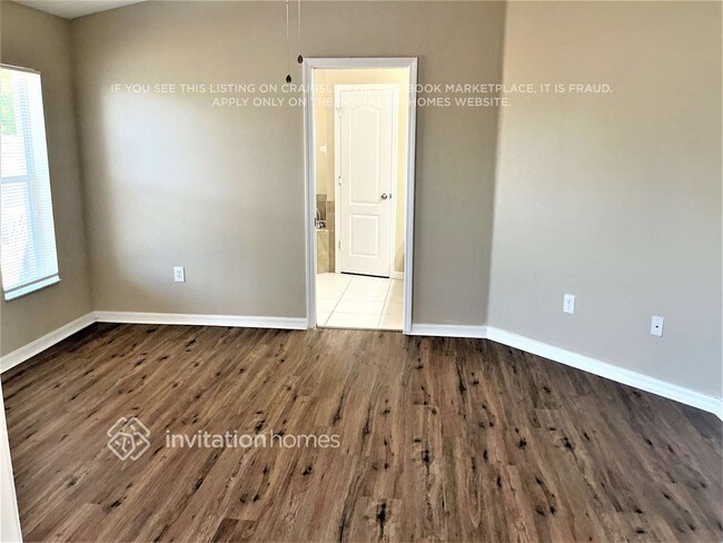 Foto del edificio - 8128 Alamosa Wood Ave