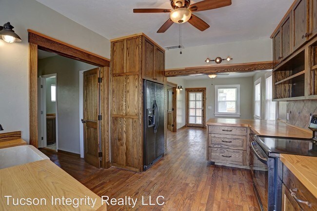 Foto del edificio - 928 E 8th St