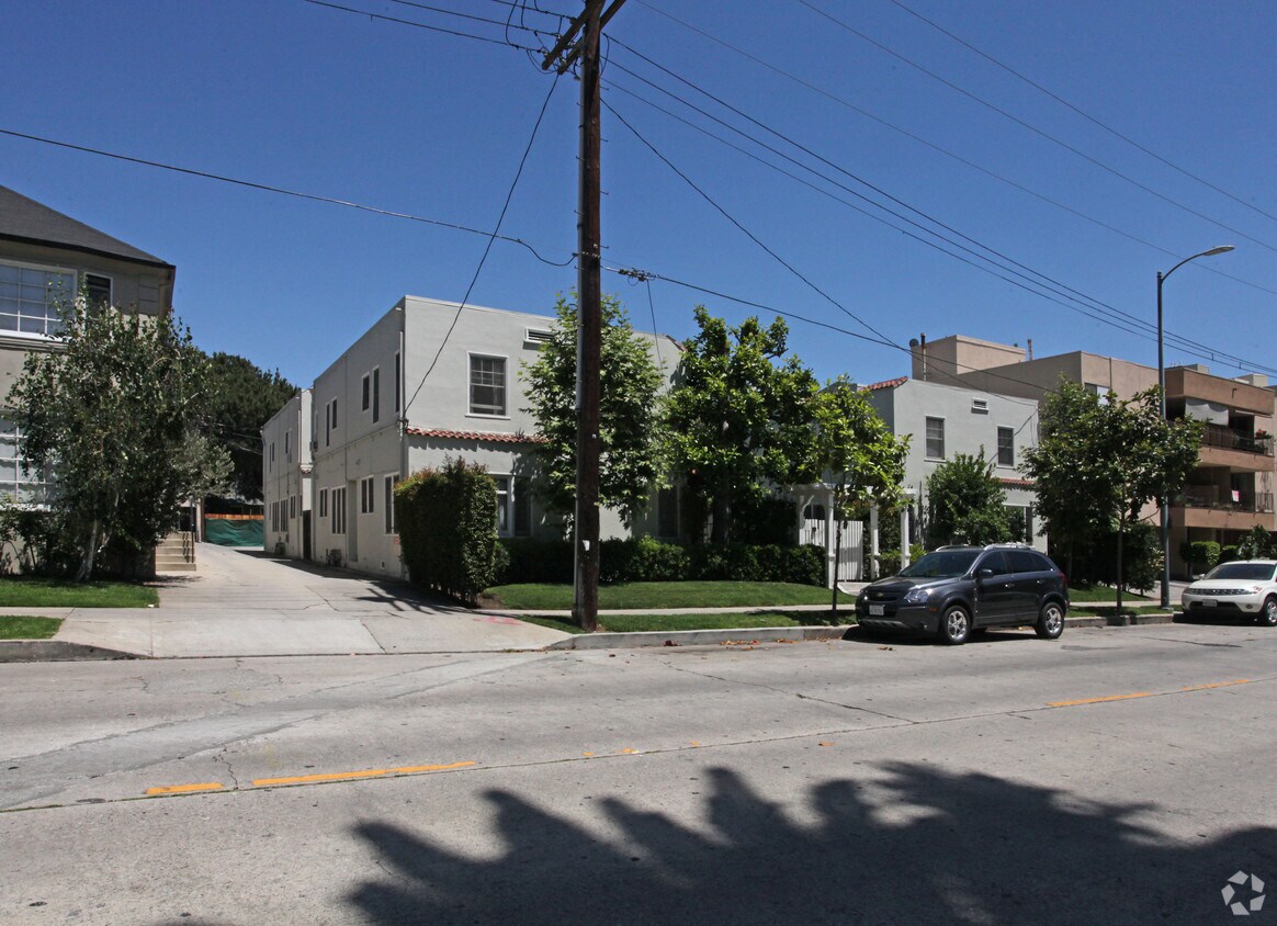 Foto principal - 1826 N Normandie Ave