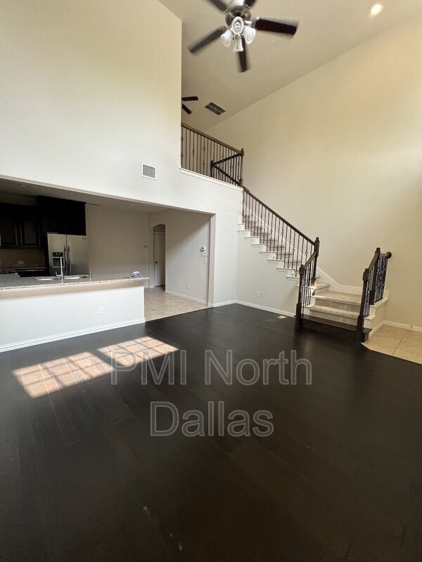 Building Photo - 532 S Greenville Ave