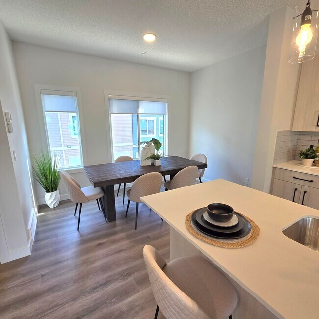 Building Photo - Gorgeous 3 bedroom, 2.5 bathroom townhouse...