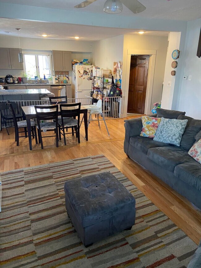 Foto del edificio - HOT NEWTON LISTING!!!