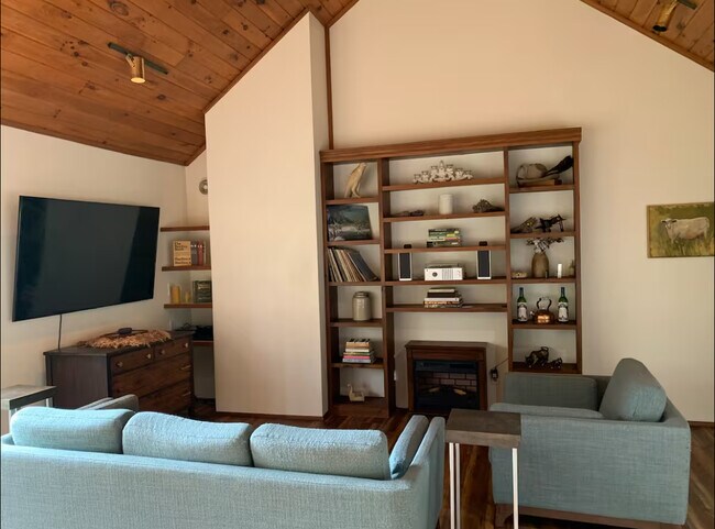 Foto del edificio - 734 Crawford Rd