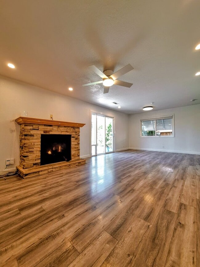 Photo - 10501 Observatory Dr House
