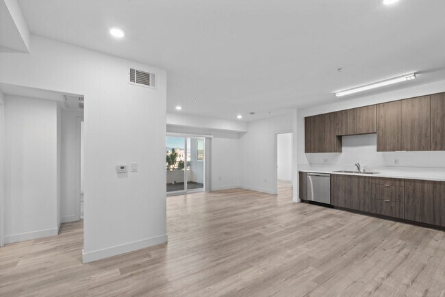 Foto del interior - TALA Local at 3057-3067 W. Pico Blvd