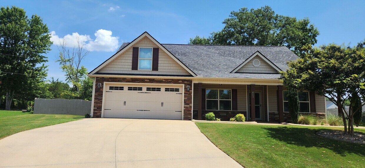 Primary Photo - 4br. Gated Community Minutes From I85