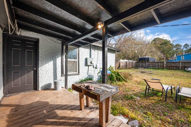 Foto del edificio - 304 Bernard Rd