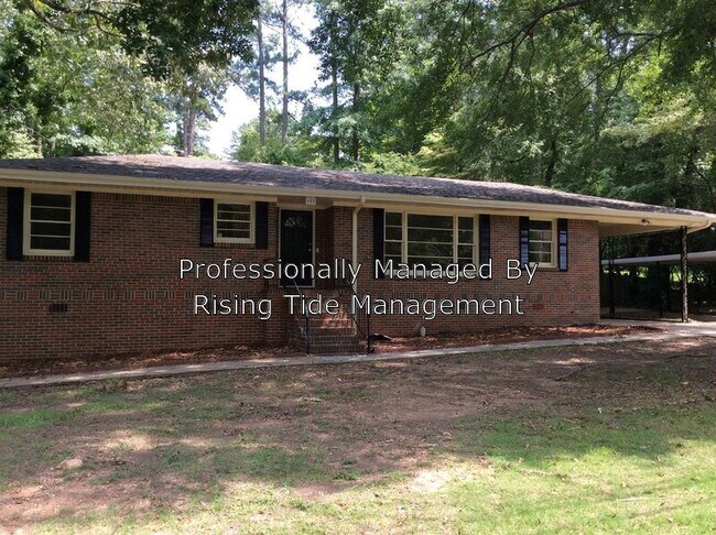 Building Photo - 605 Valley Dr