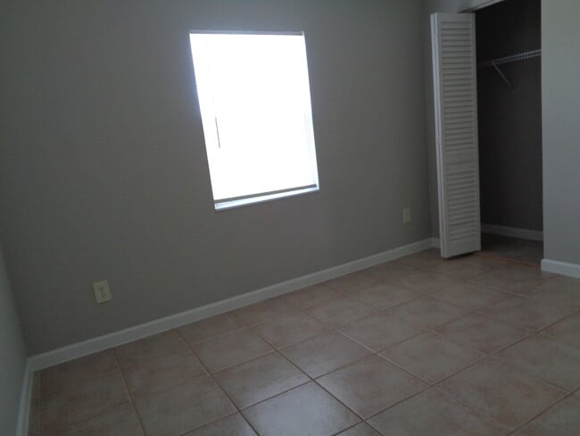 Building Photo - 3601 Lakewood Rd