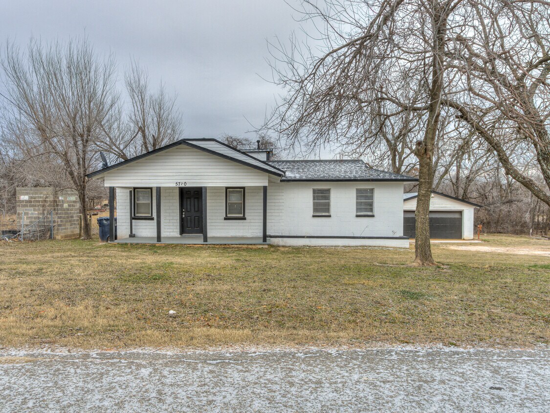 Primary Photo - 5720 Freedom City Blvd