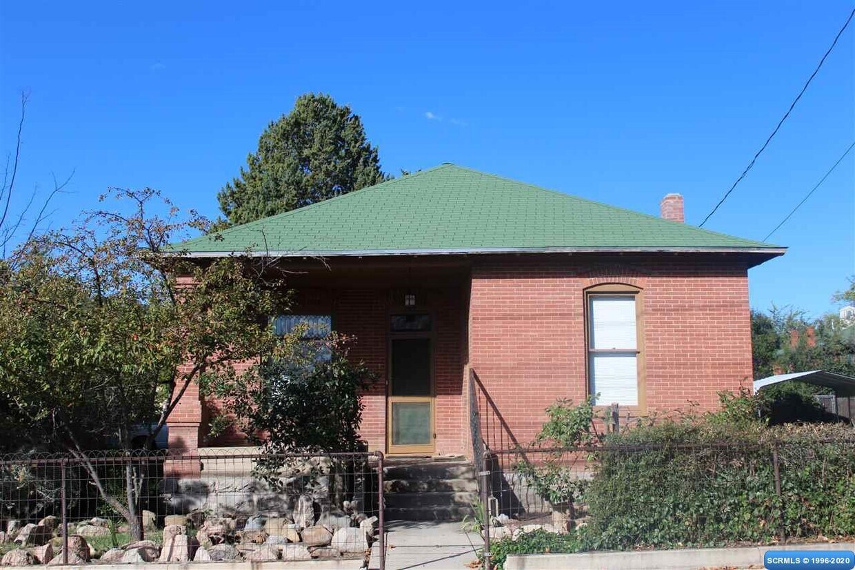 Primary Photo - 305 N Pinos Altos St