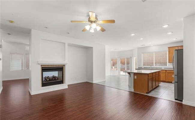 Foto del edificio - 9123 Weeping Hollow Ave
