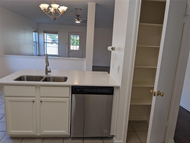 Foto del edificio - 600 McCarthur Dr