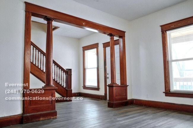 Building Photo - 1130 Pinewood Ave