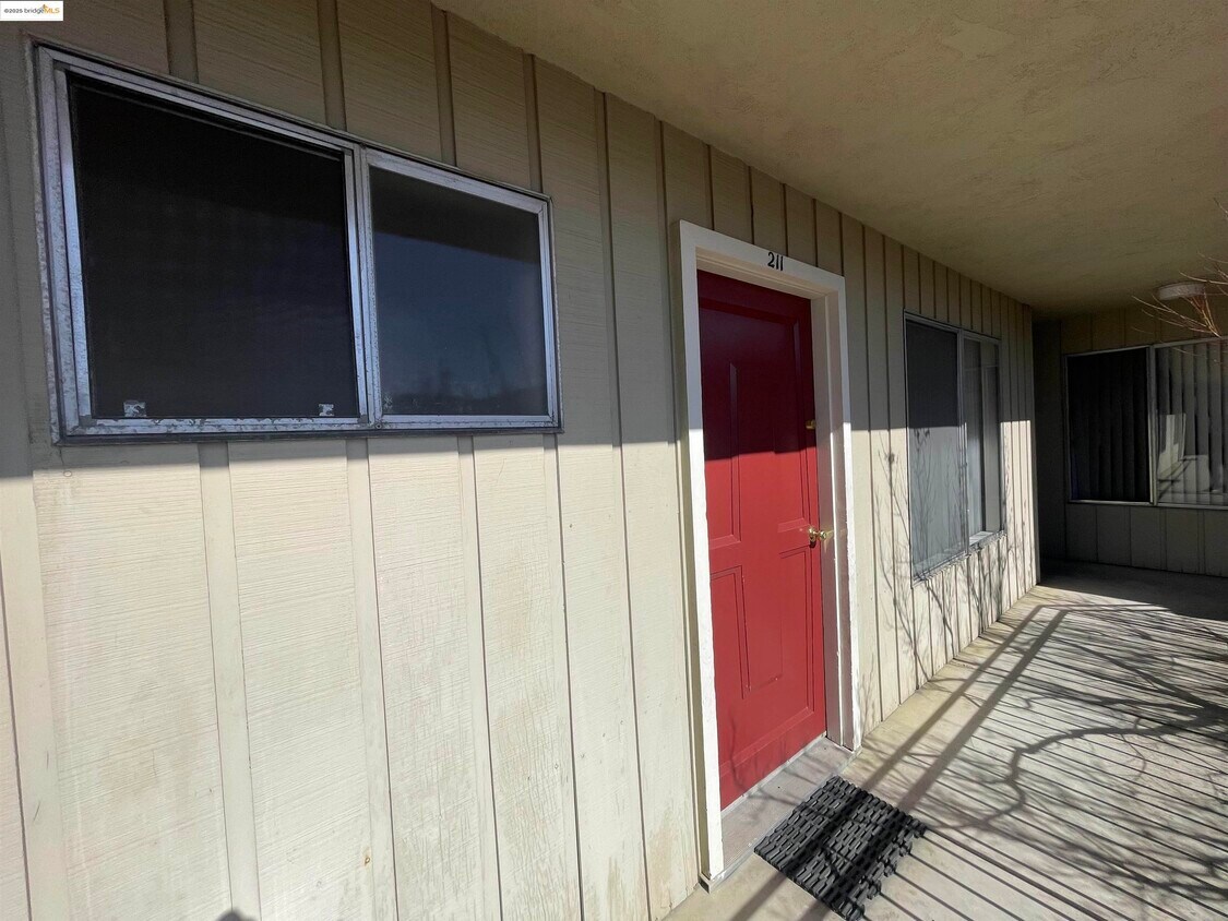 Foto principal - 1651 Detroit Ave