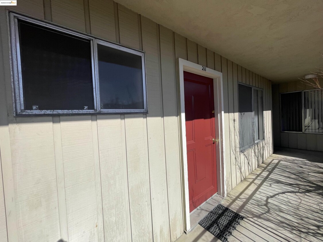 Primary Photo - 1651 Detroit Ave