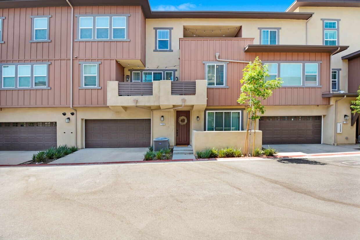 Primary Photo - 3 Bedroom, 3 Bathroom, Tri-Level Condomini...