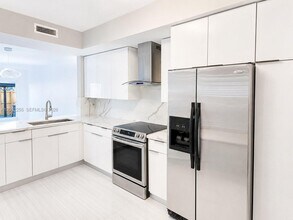 Building Photo - 9879 SW 118th Pl