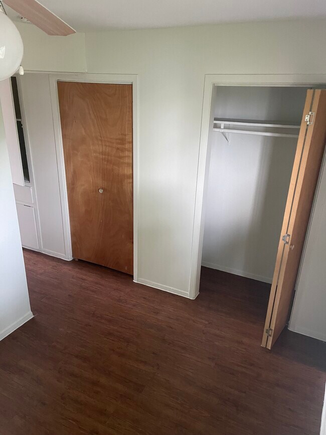 Foto del edificio - 704 Denson Dr