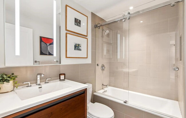 Foto del edificio - fully renovated 1-bedroom, 1-bath condo offers a stylish city retreat with a true neighborhood vibe.