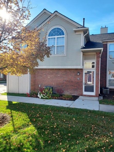 Foto del edificio - 16423 Claremont Dr