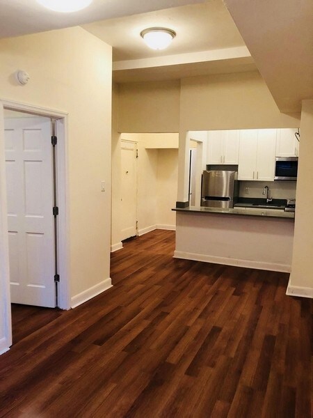 Foto principal - 67-15 Dartmouth St