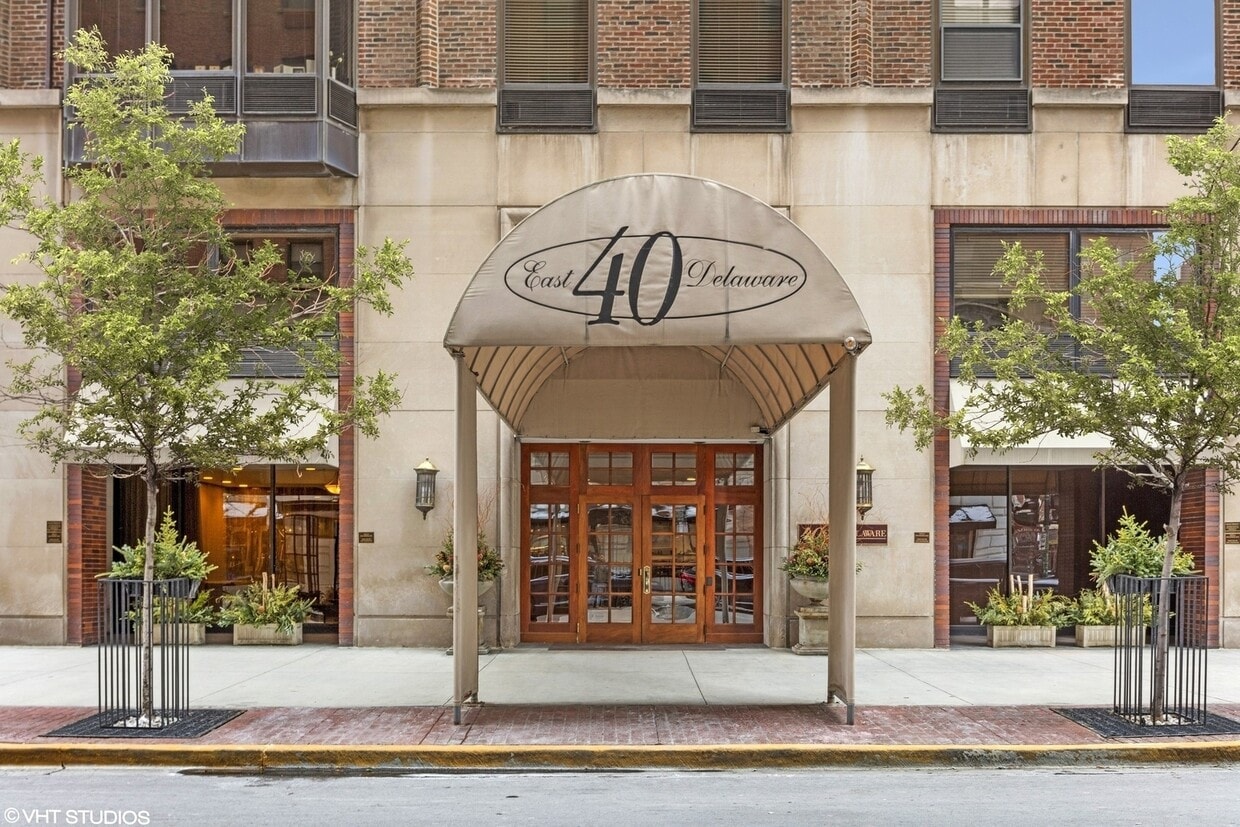 Primary Photo - 40 E Delaware Pl