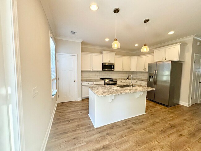 Foto del edificio - In the Heart of Richmond Hill - Available ...