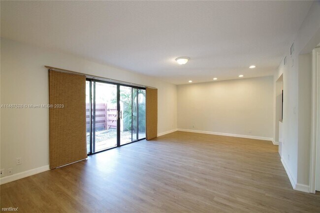 Foto del edificio - 3 br, 2.5 bath Townhome - 3088 Bermwood Ln...