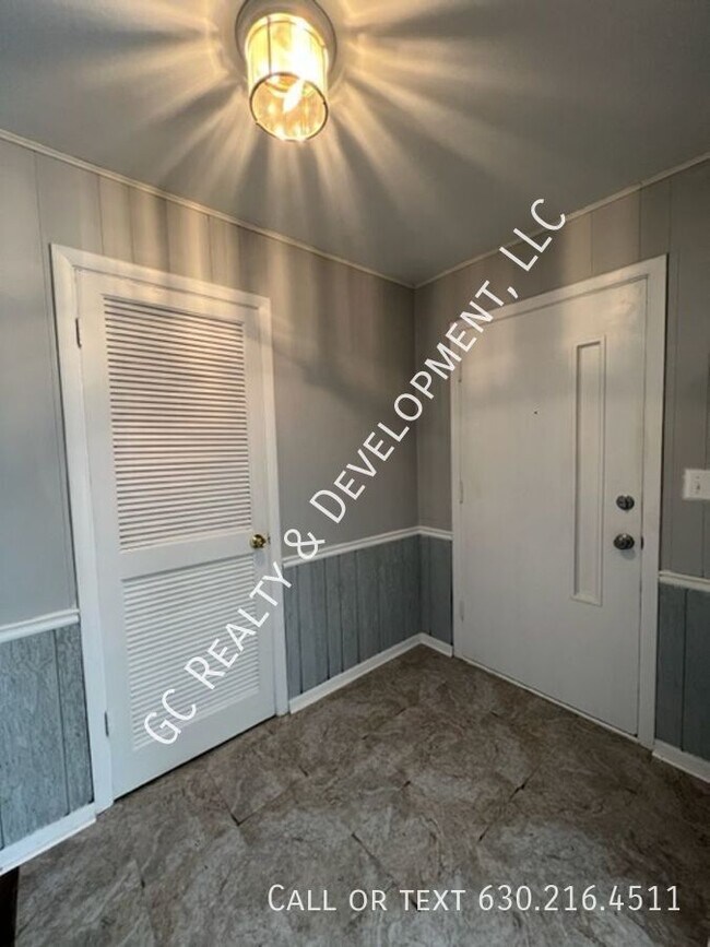 Foto del edificio - 22W220 Burr Oak Dr