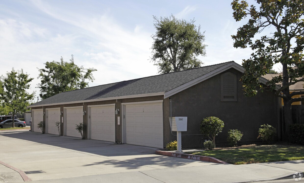 Building Photo - 3247 Somerset Ave