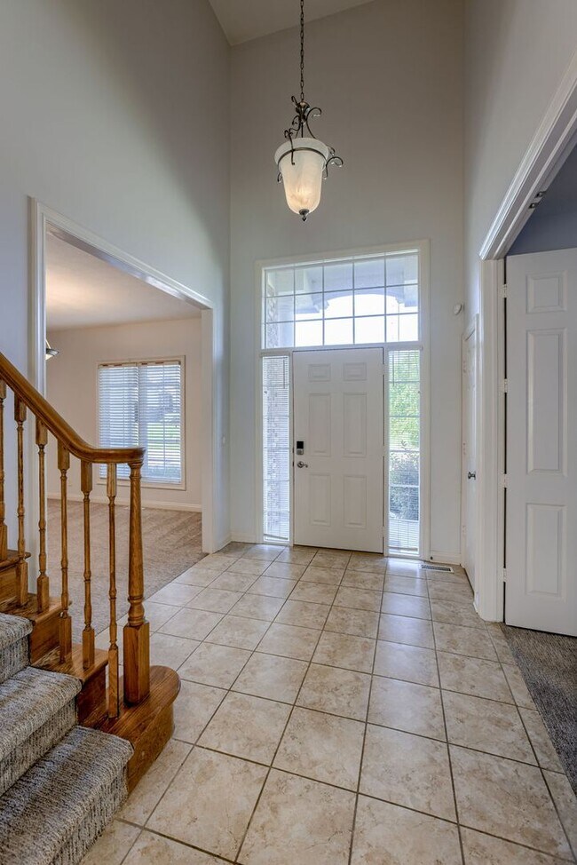 Building Photo - Comfort Meets Function in This 4-Bedroom H...