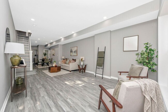Foto del edificio - 2420 E Madison St