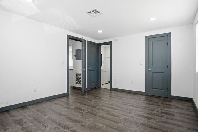 Building Photo - Beautiful 1 bedroom 1 bath apartment near SW 59!
