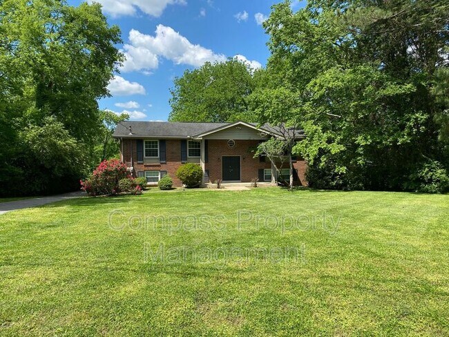 Building Photo - 251 NW Clearview Dr