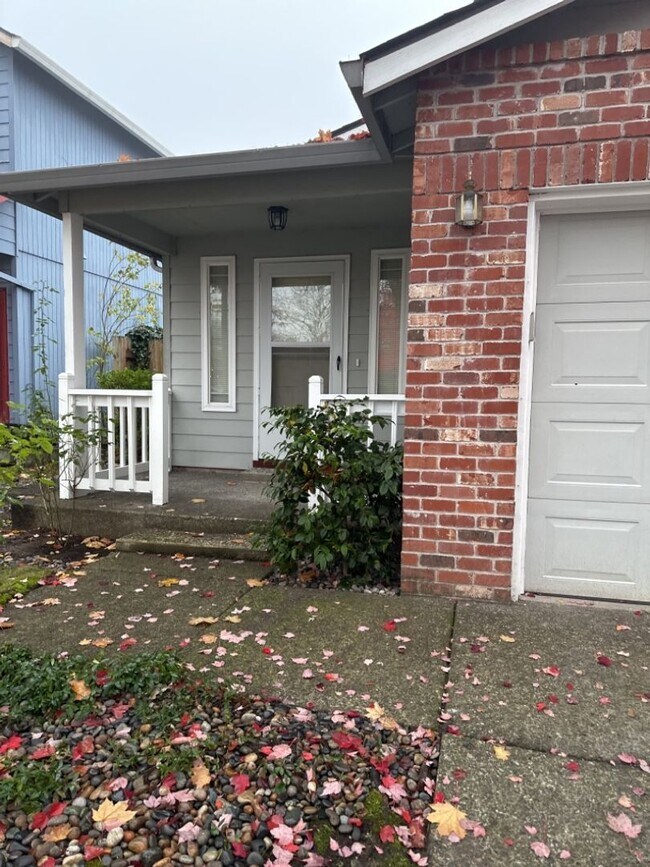 Building Photo - Charming two bedroom Townhome