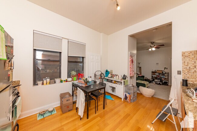 Foto del edificio - 1449 N Ashland Ave