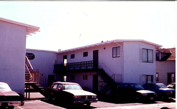 Building Photo - Carmel Court