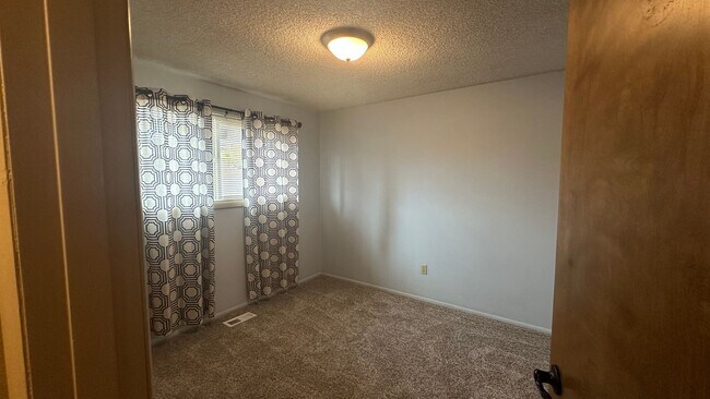 Foto del edificio - 2123 NW Watters St