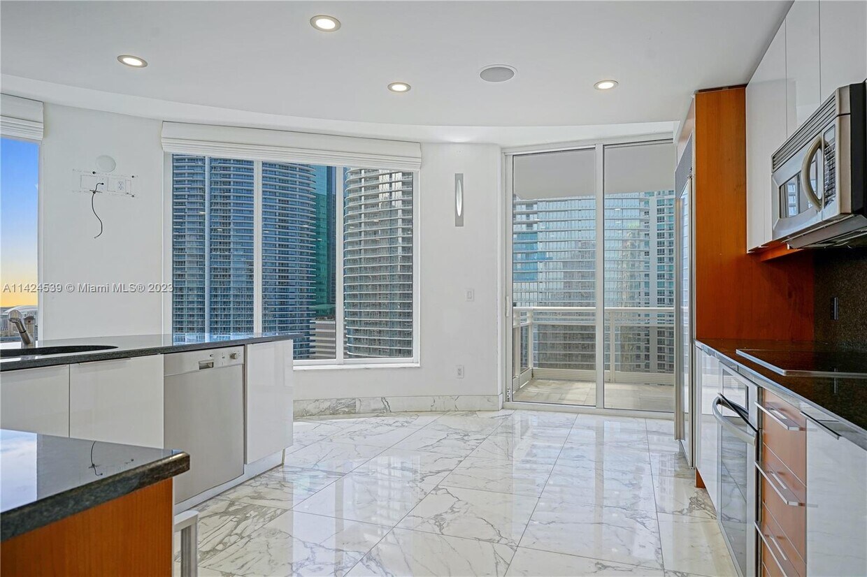 Primary Photo - 901 Brickell Key Blvd